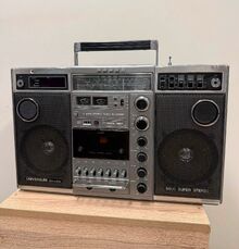 Ретро масивен радиокасетофон Boombox Universum Senator 8800 - (SANYO)