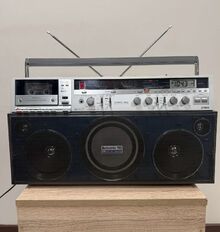 Ретро колекционерски радиокасетофон AIWA CS-880E - Boombox