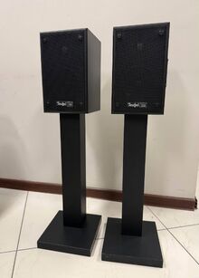 Комплект съраунд колони Teufel M300D THX Dipol с диполна конструкция с говорители, разположени от двете страни + стойки